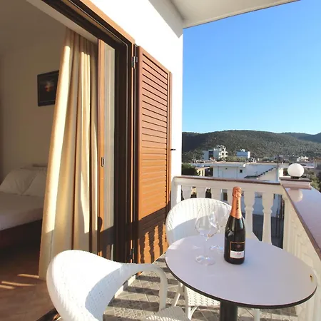 Alesio Apartamento *