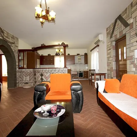 Garden Dhesara Apartment *