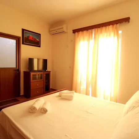 Apartment Garden Dhesara *