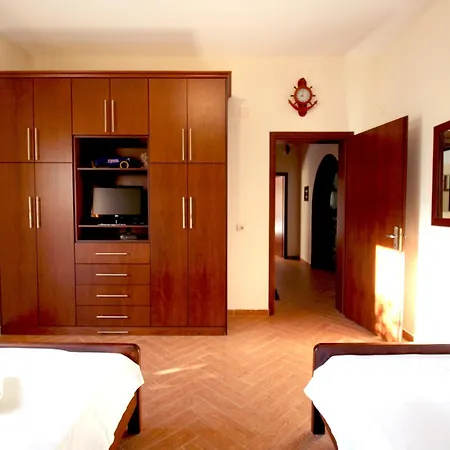 Garden Dhesara Apartment *