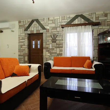 Apartment Garden Dhesara *